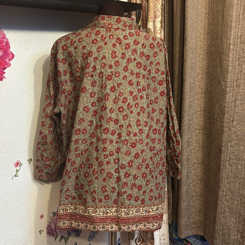 Chaps red orange and olive green floral long sleeve collared blouse. Size 2X. - Picture 4 of 17